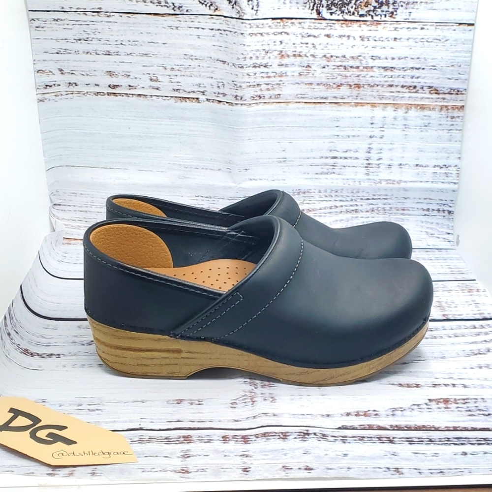 Dansko | Black Leather clogs